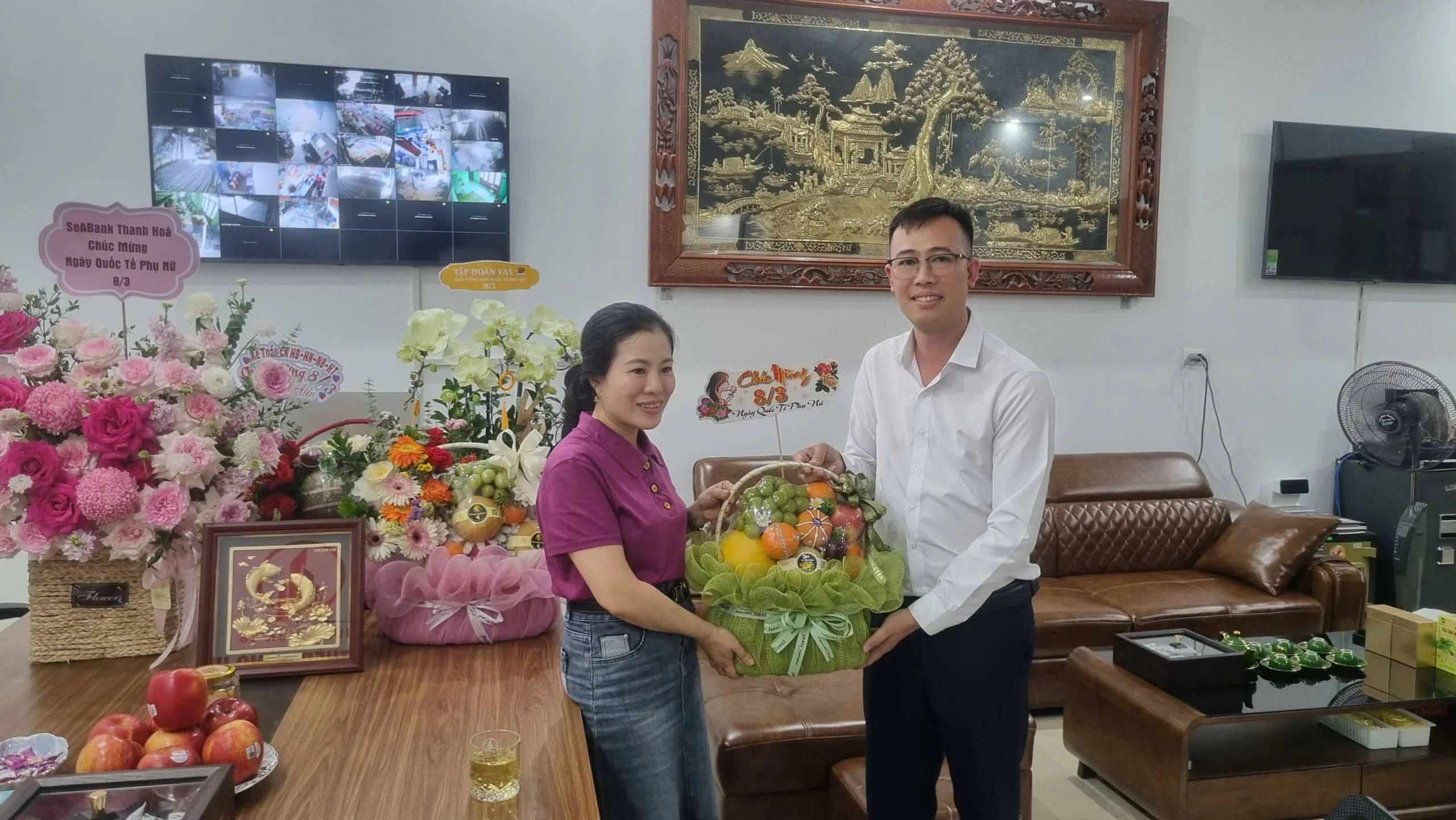 Những bó hoa trên hành trình vận tải (Quốc tế Phụ Nữ 8/3)