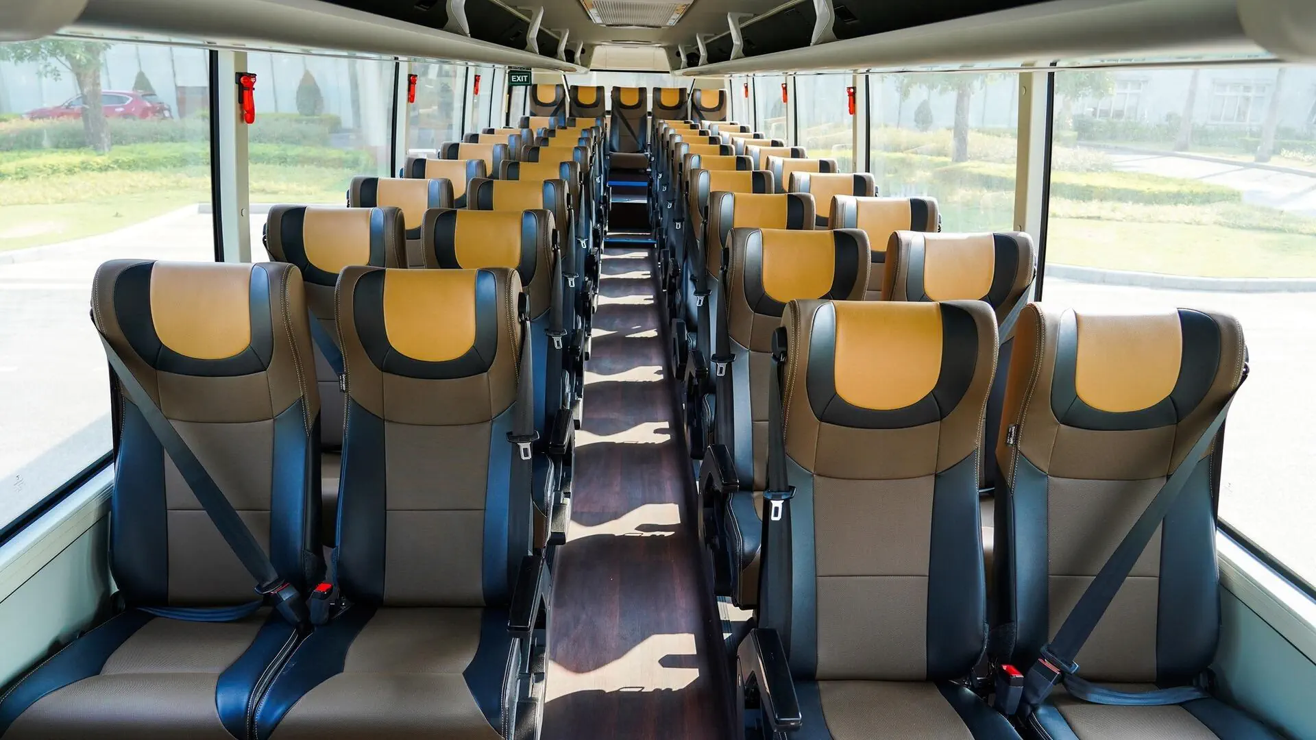 THACO AUTO XUẤT KHẨU XE BUS CAO CẤP MERCEDES-BENZ RS 1936 SANG THỊ TRƯỜNG THÁI LAN