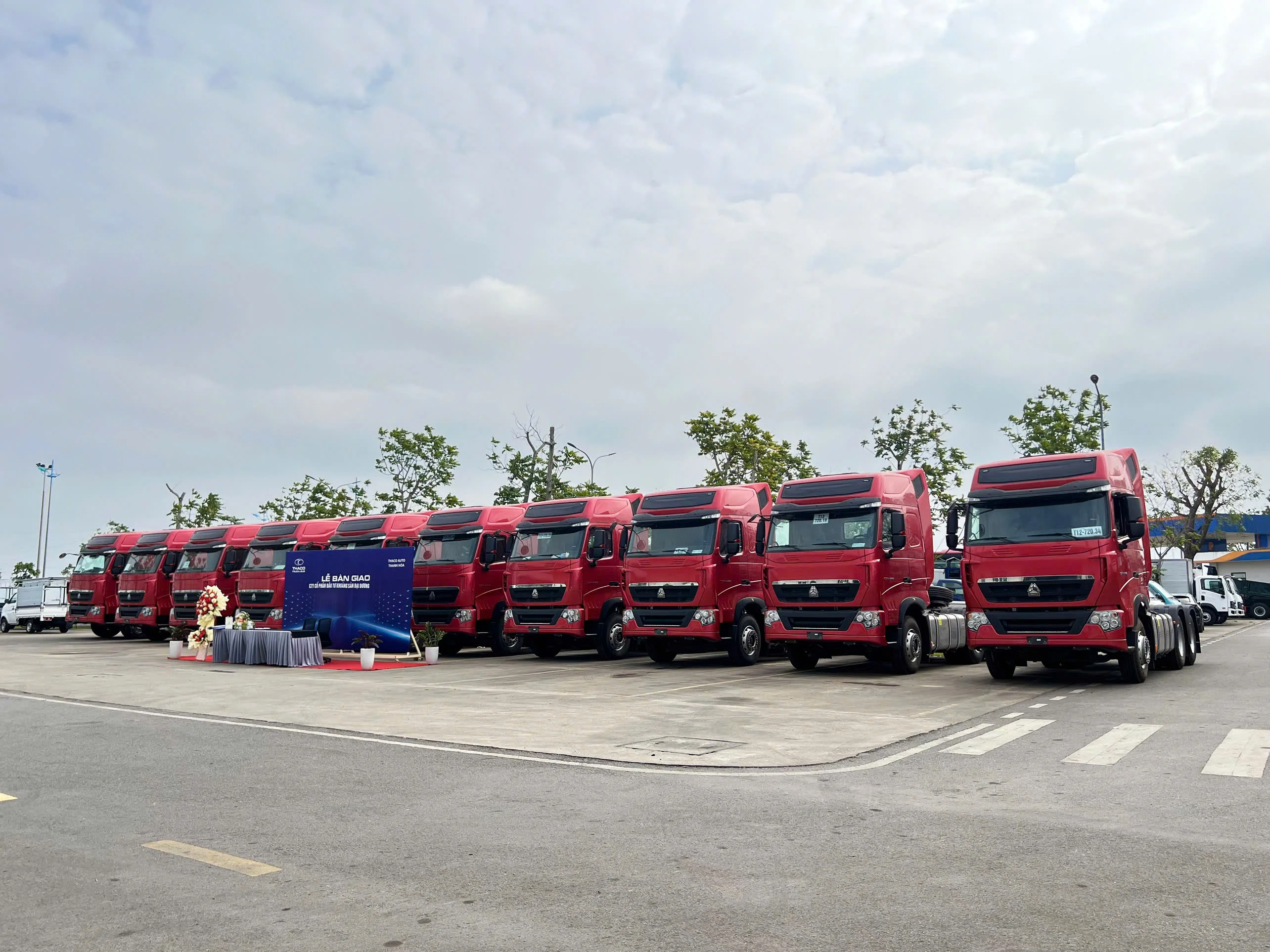 bang-gia-xe-dau-keo-tai-thanh-hoa-danh-gia-chi-tiet-dong-sinotruk-t7h440-tu-thaco (2).webp