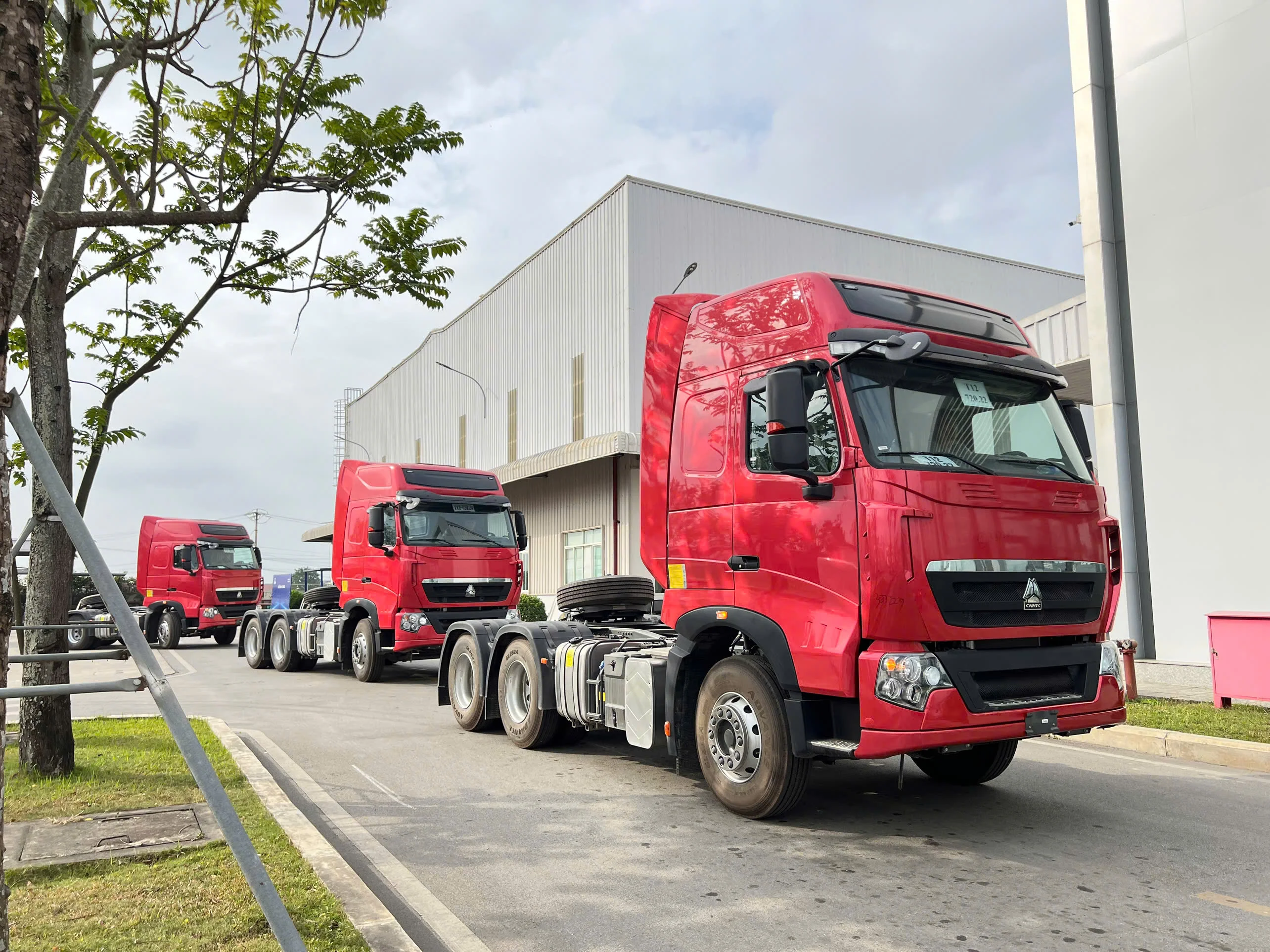 giai-ma-suc-hut-va-bao-gia-xe-dau-keo-sinotruk-t7h440-tai-thi-truong-thanh-hoa (2).webp