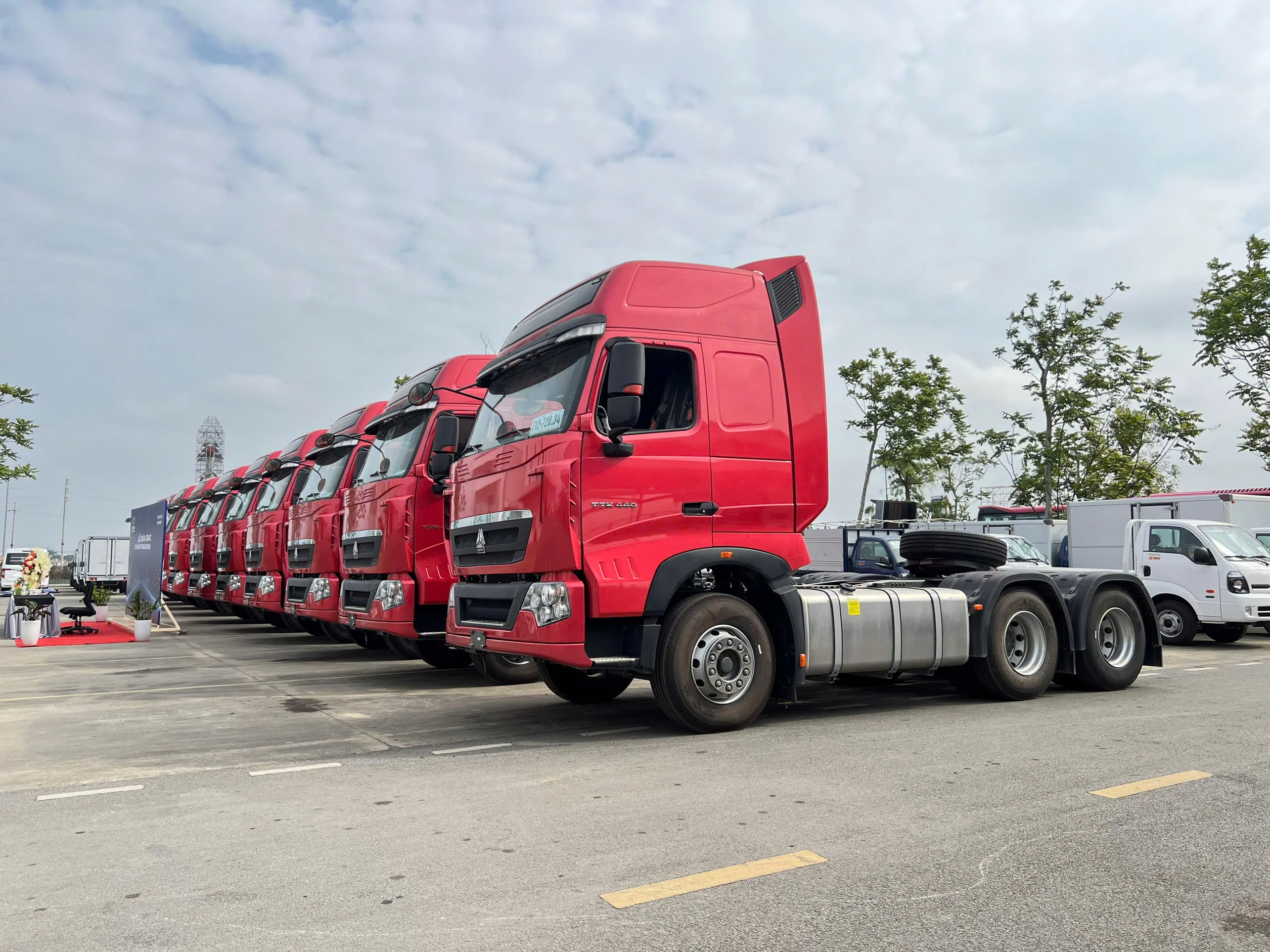 giai-ma-suc-hut-va-bao-gia-xe-dau-keo-sinotruk-t7h440-tai-thi-truong-thanh-hoa (4).webp