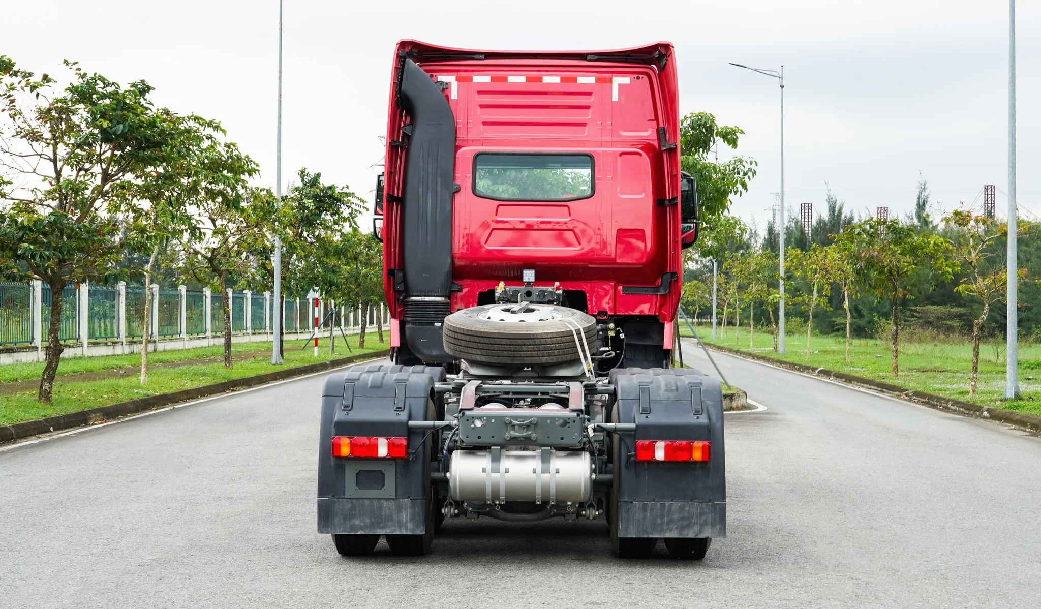 xe-dau-keo-sinotruk-t7h-gia-tot-tai-thanh-hoa-thaco-phan-phoi (8).webp